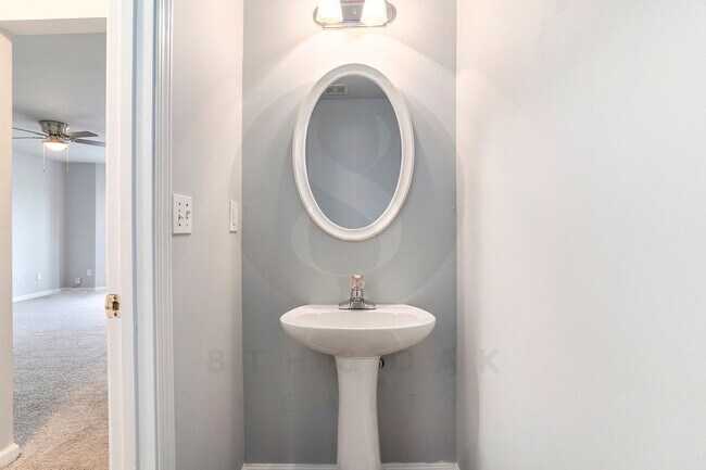 Building Photo - 3BR/2.5BA Townhouse Near Flat Shoals Parkway!