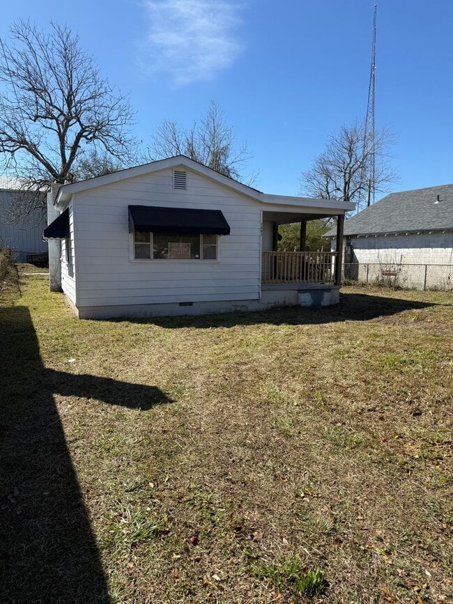 Building Photo - 1307 Fisher St