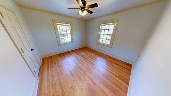 Building Photo - 508 Thomas Rd