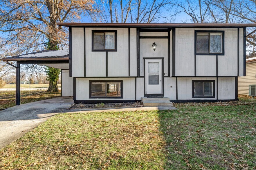 Building Photo - 11 Carriage Lane