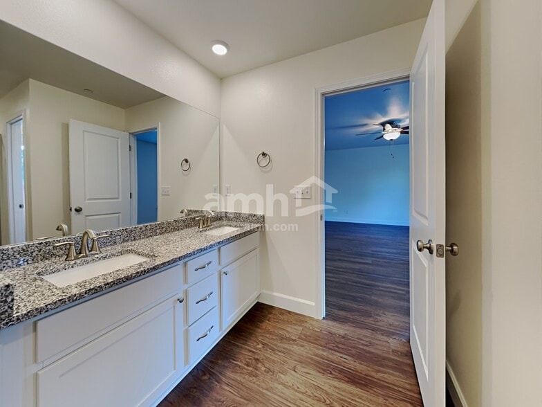 Building Photo - 10601 136th St Ct E