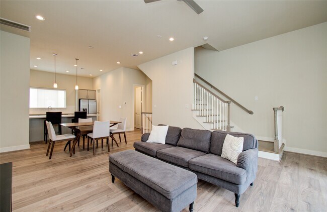 Building Photo - 5205 Allen St