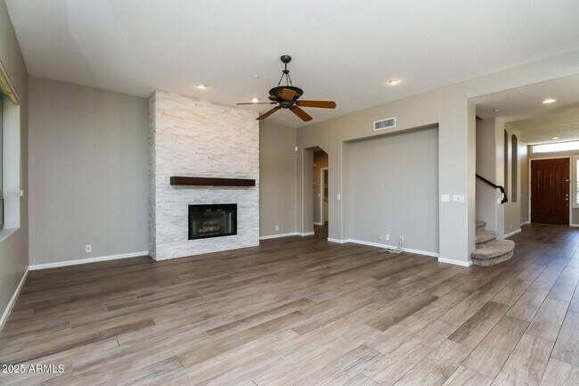 Building Photo - 10913 E Butherus Dr