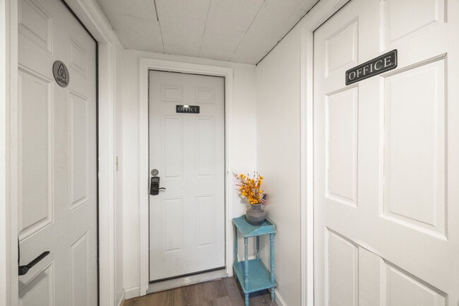 Building Photo - 420 N 6th Ave