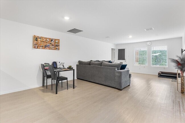 Building Photo - 1930 Wild Orch Ln