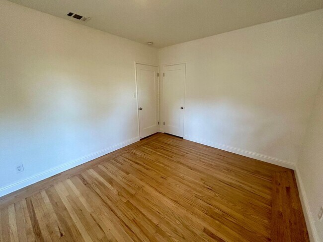 Building Photo - Gorgeous San Leandro Bungalow!