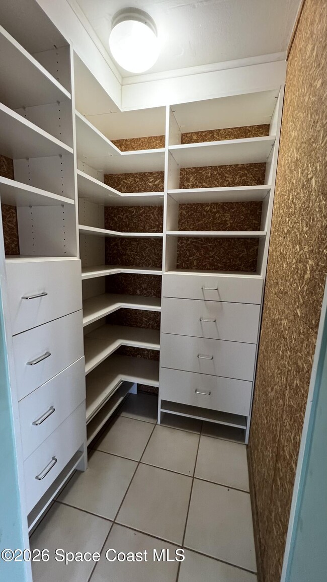 Building Photo - 304 Crown Blvd