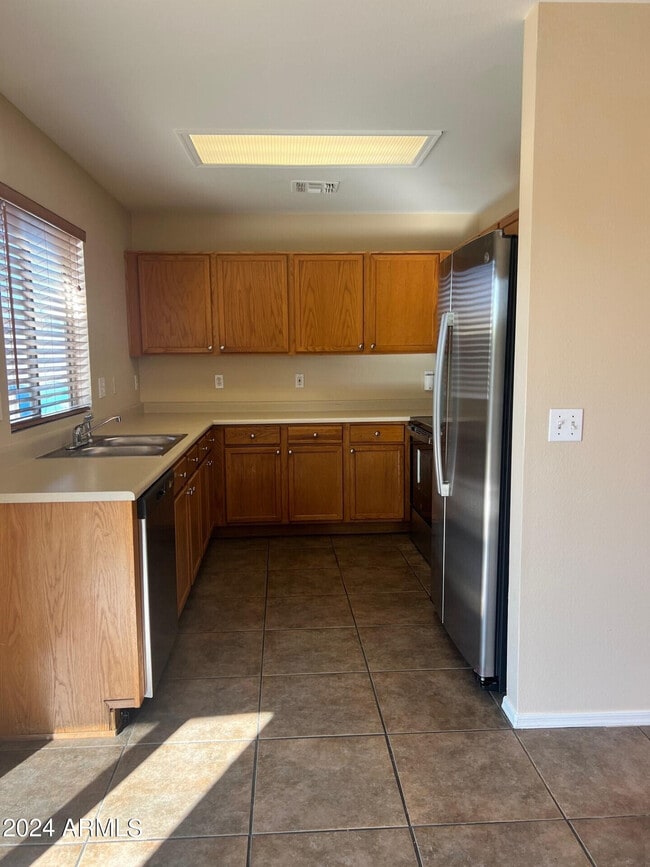 Building Photo - 1006 S Slater Cir