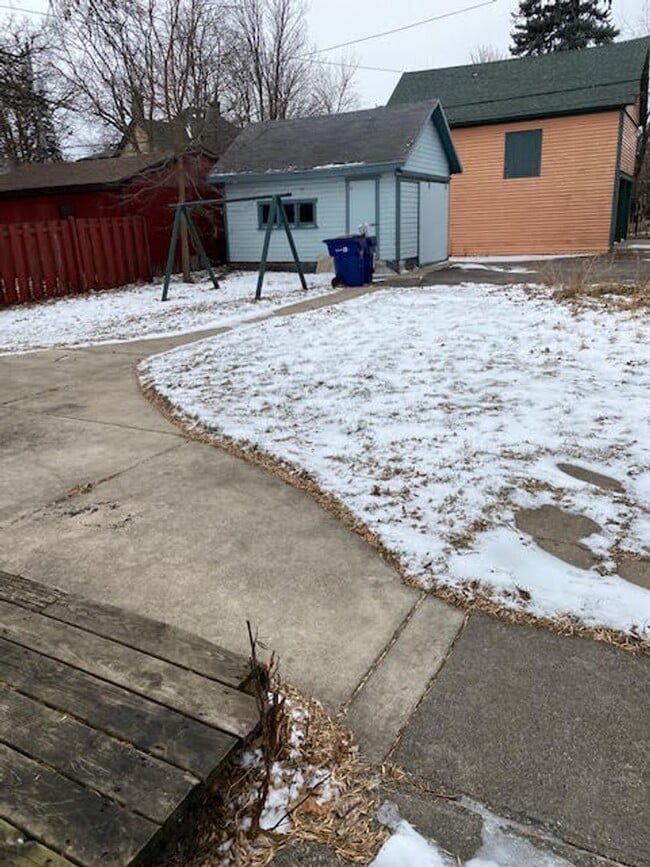 Building Photo - 4 bedroom house in St. Cloud