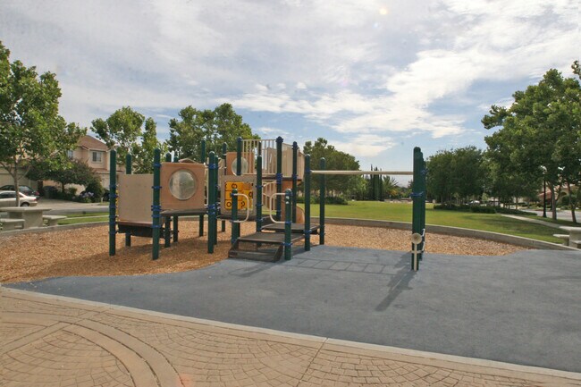Building Photo - Newer Evergreen home faces neighborhood park - Great Evergreen schools