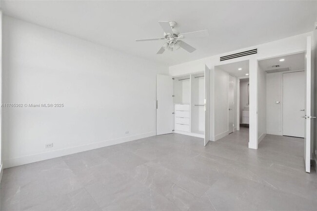 Building Photo - 5065 Collins Ave