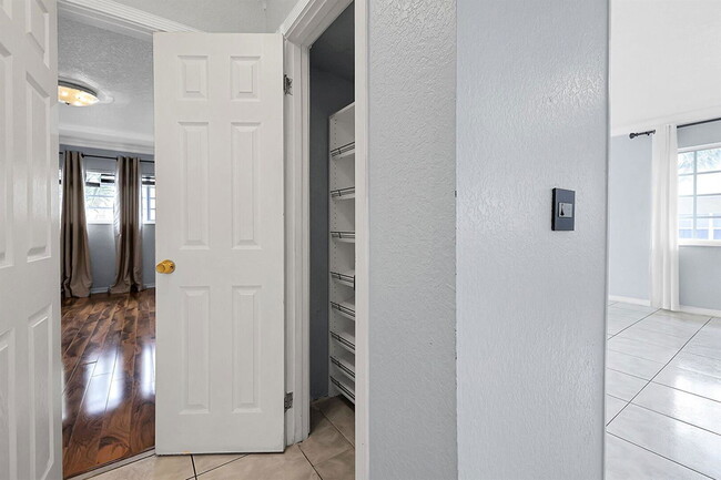 Building Photo - 462 Golden Isles Dr
