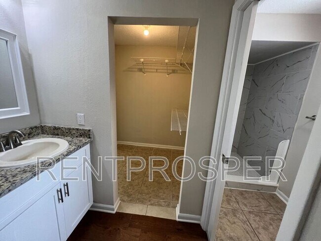 Building Photo - 360 Vincent Dr