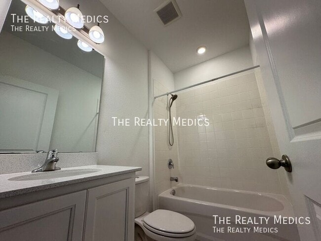 Building Photo - 1537 Meadowlark Dr