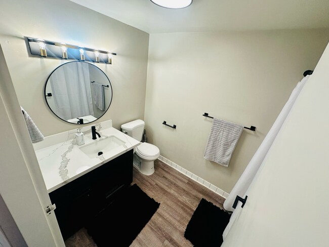 Building Photo - 6125 E Indian School Rd