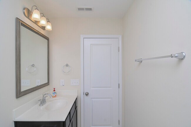 Building Photo - 429 Eastfair Dr