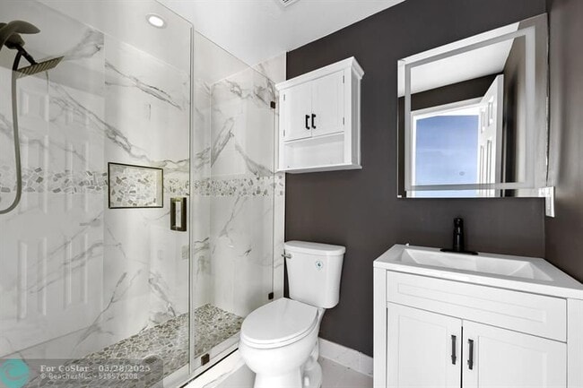Building Photo - 3082 S Oakland Forest Dr