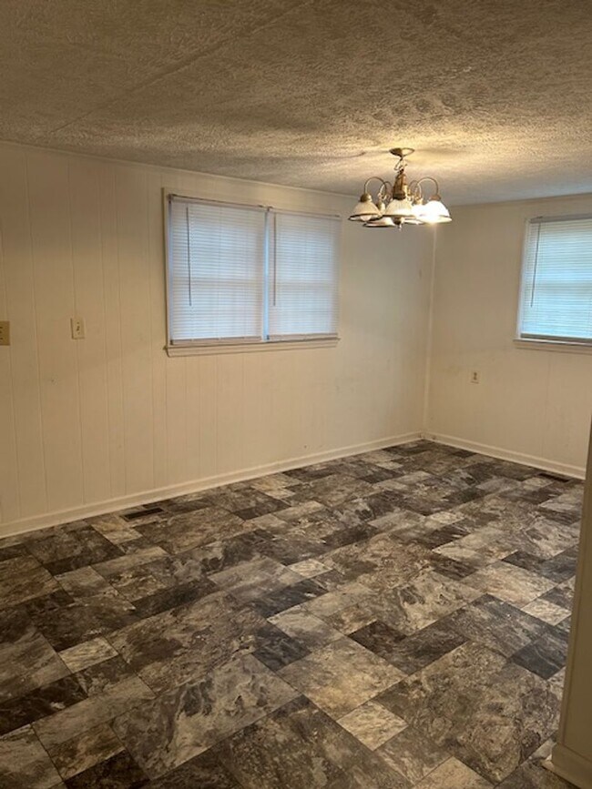 Building Photo - 3-Bedroom, 1-Bath House