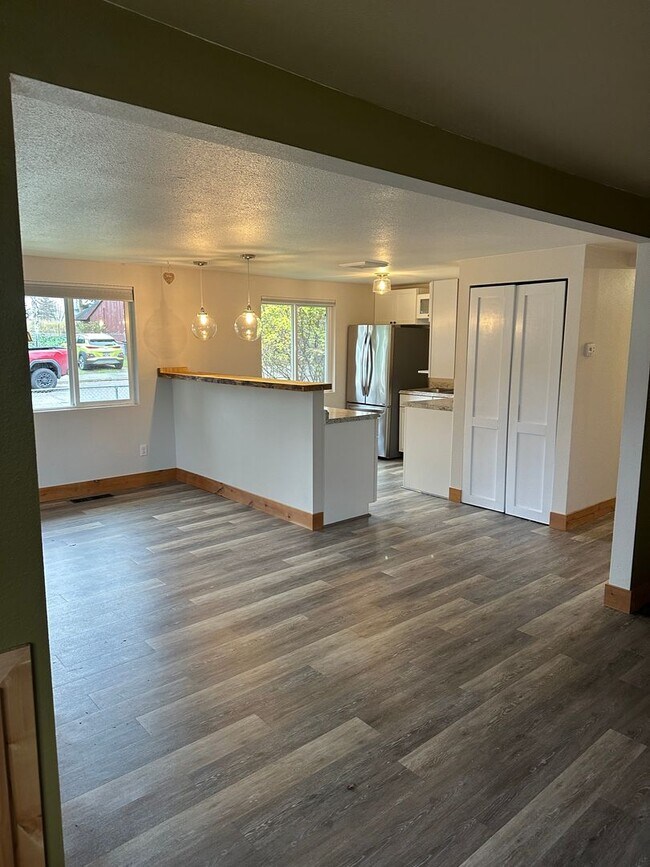 Building Photo - 6 month or 18 month lease offered for remo...