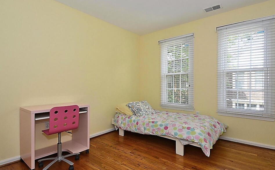 Bedroom #2 upstairs - 1127 Fairview Ct