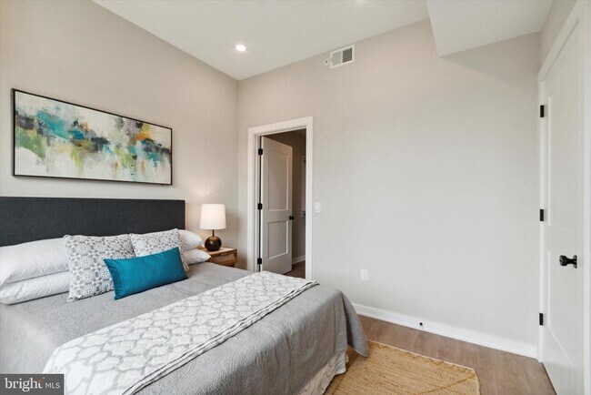 Building Photo - 308 W Chelten Ave