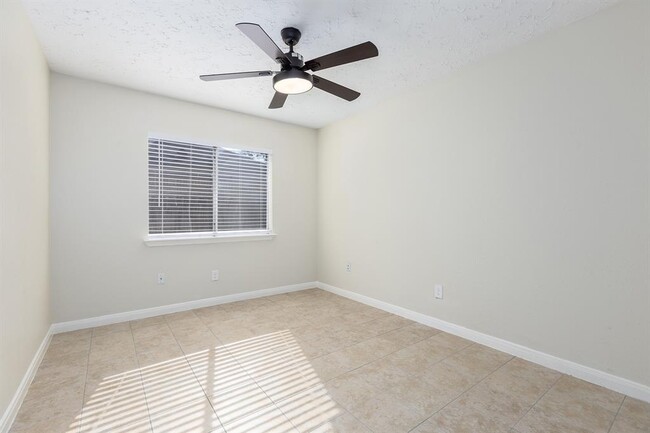 Building Photo - 5442 Garden Village Dr