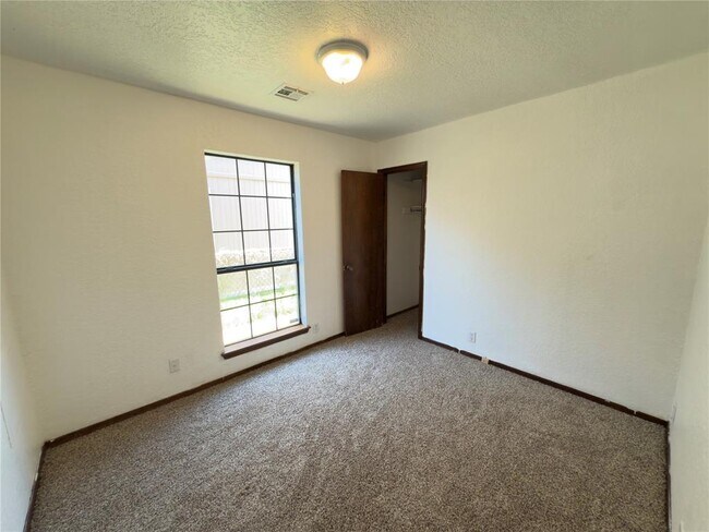 Building Photo - 1109 Dustin Dr