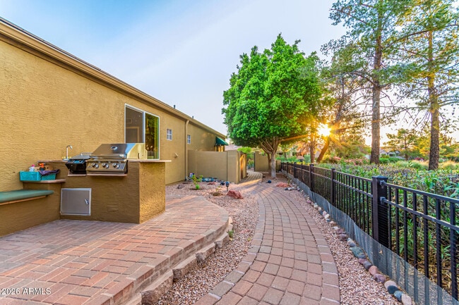 Building Photo - 3341 E Fremont Rd