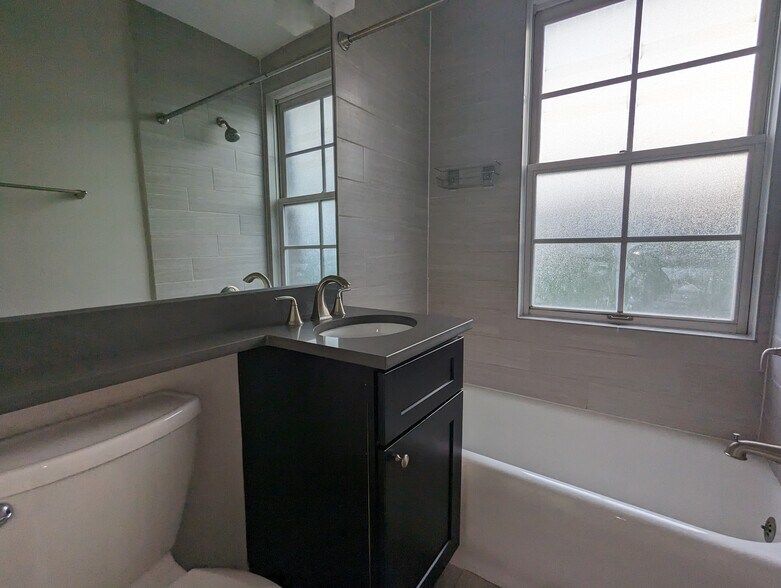 Building Photo - 2430 N Kedzie Blvd