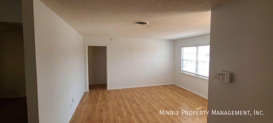 Building Photo - 210 N Glenwood Dr