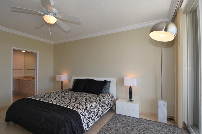 Building Photo - 707 Crandon Blvd