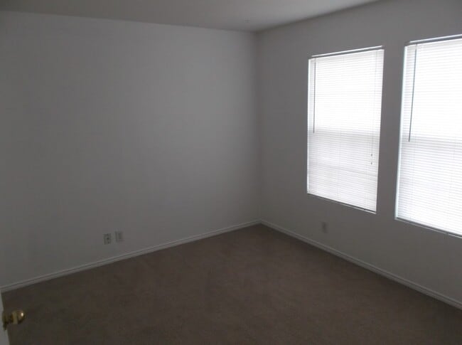Building Photo - 246 Blue Juniper