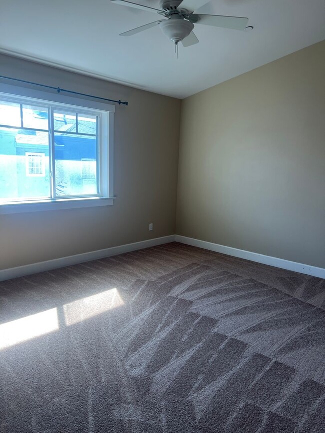 Building Photo - Modern 2-Bed, 2.5-Bath Townhome in Gardena...