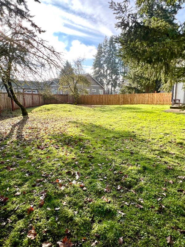 Building Photo - 10022 Farwest Dr SW