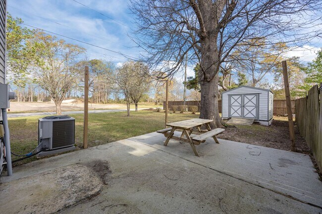 Building Photo - 92A Shoreline Dr