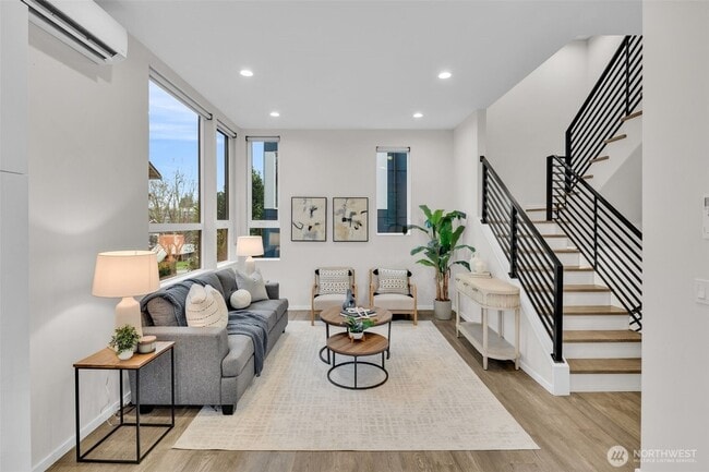 Building Photo - 9732 Woodlawn Ave N