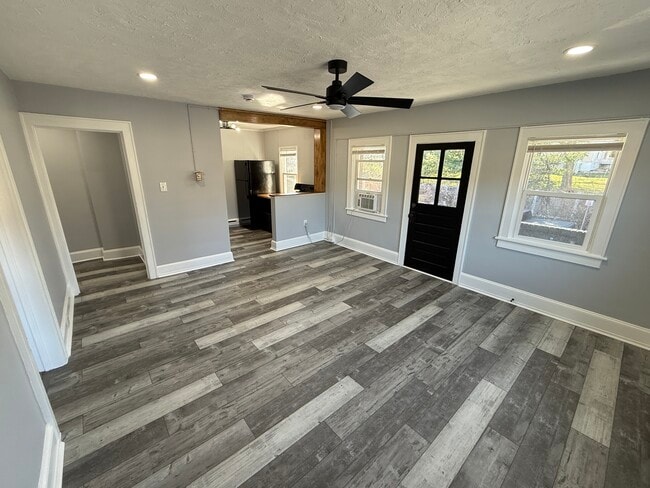 Building Photo - 6921 Urner Ave