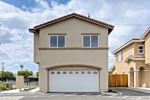 Building Photo - 921 S Belterra Way