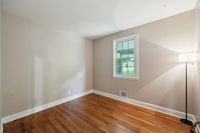 Building Photo - 1155 Ridge Hill Rd