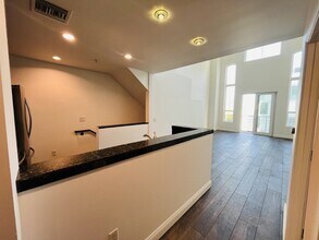 Building Photo - "Discover Urban Elegance: Spacious 1417 Sq Ft Studio Condo in the Heart of Phoenix!"