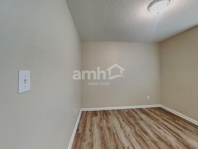Building Photo - 4832 Asherton Pl NW