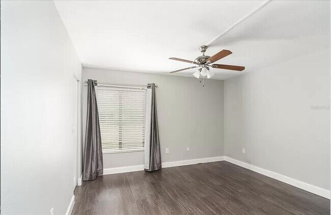 Building Photo - 2568 Pine Ridge Way S