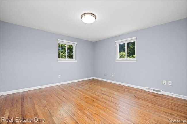 Building Photo - 348 Decca Dr