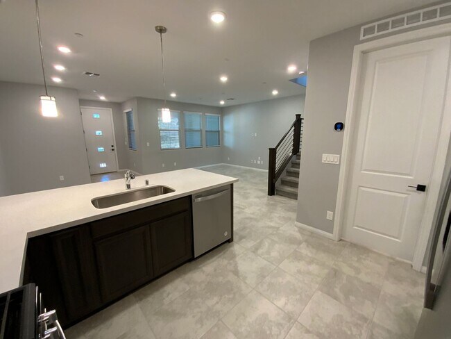 Building Photo - Townhouse in Summerlin North