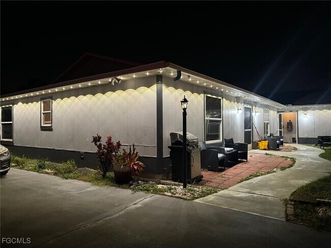Building Photo - 502 NE 25th Ave