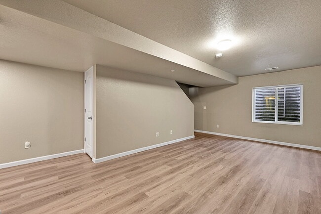 Building Photo - $1,895-3 Bed 3.5 Bath townhome in CO Sprin...