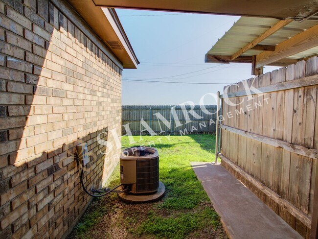 Building Photo - 1419 Chapel Ridge Rd