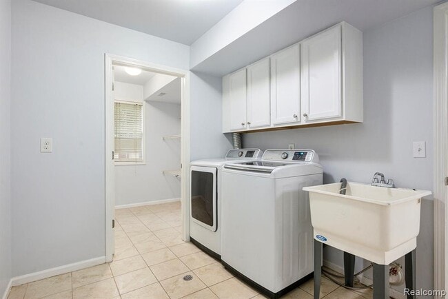 Building Photo - 28139 Carlton Way Dr