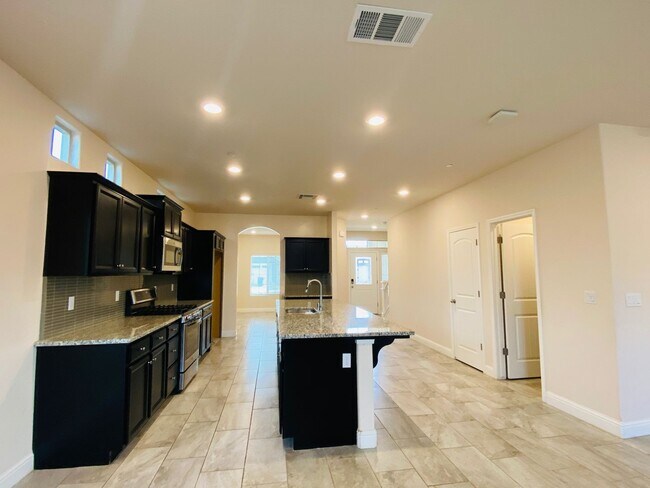 Building Photo - $3,195 Leonard & Shaw, 5 Beds - Alamos Ave...