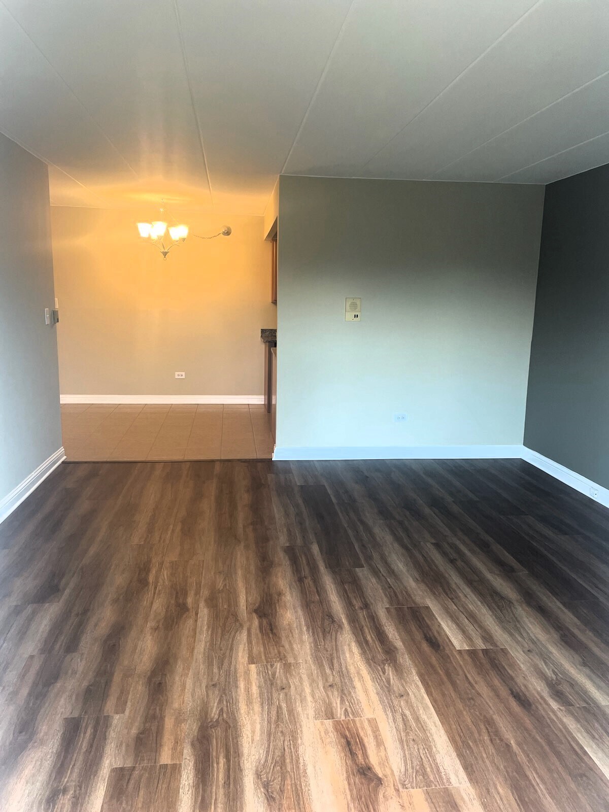 Building Photo - 580 Lawrence Ave